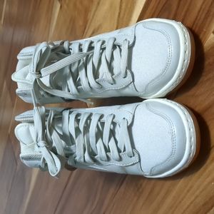 Nike grey size 6 wedge runners. Excellent condition.